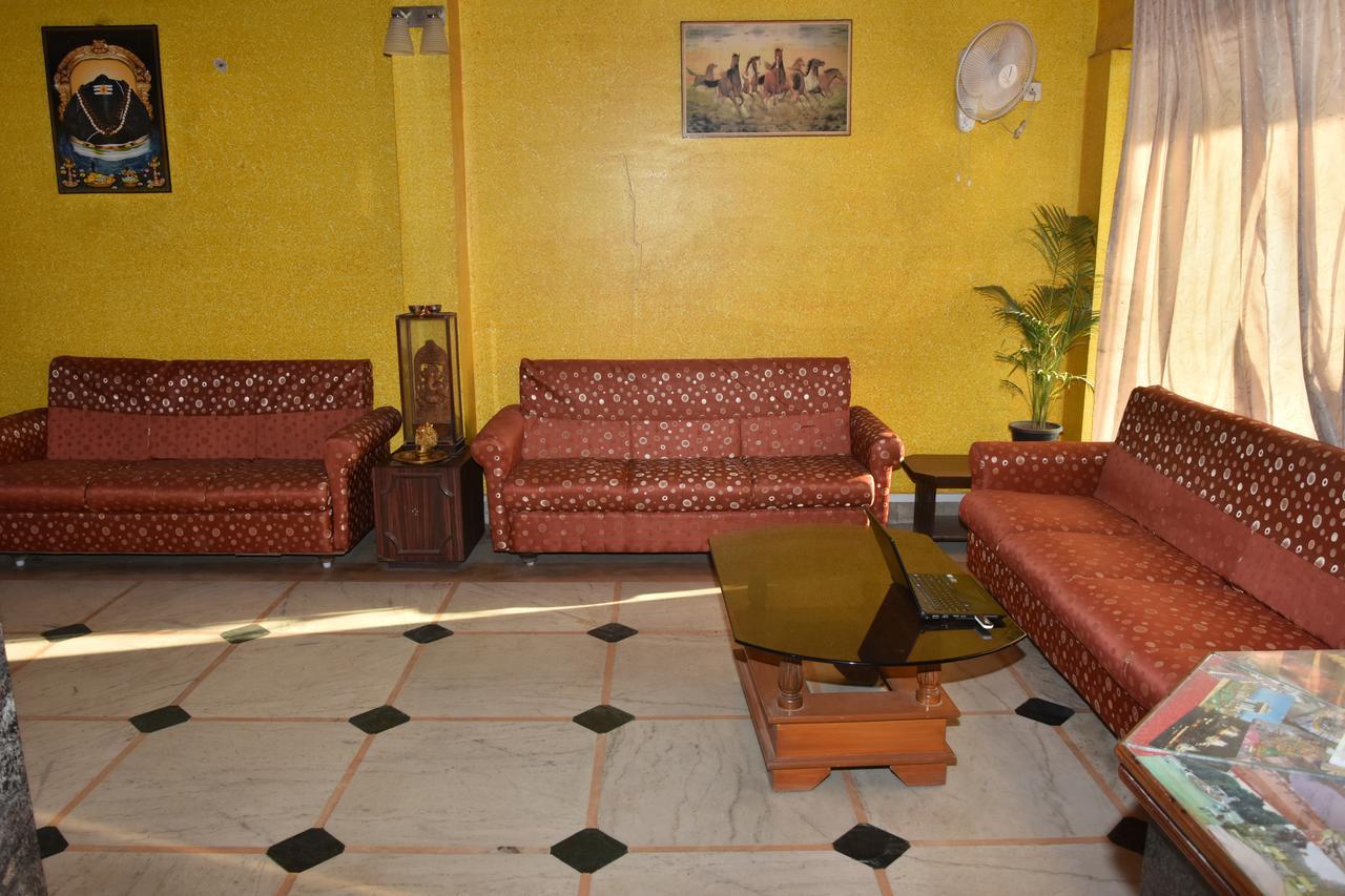 Hotel Rathnam International *
