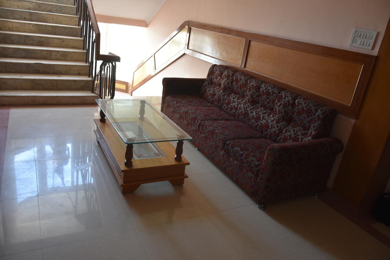 Hotel Rathnam International *